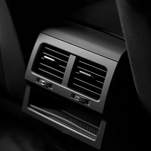 Rear centre-console air vents in a Volkswagen cabin